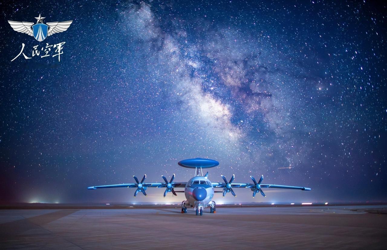 夜幕下的战机… ​​​