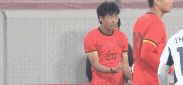 王仕钦今天首发，终于是理发了，长发没有了，这就很好，听人劝吃饱饭，不要学习老大哥