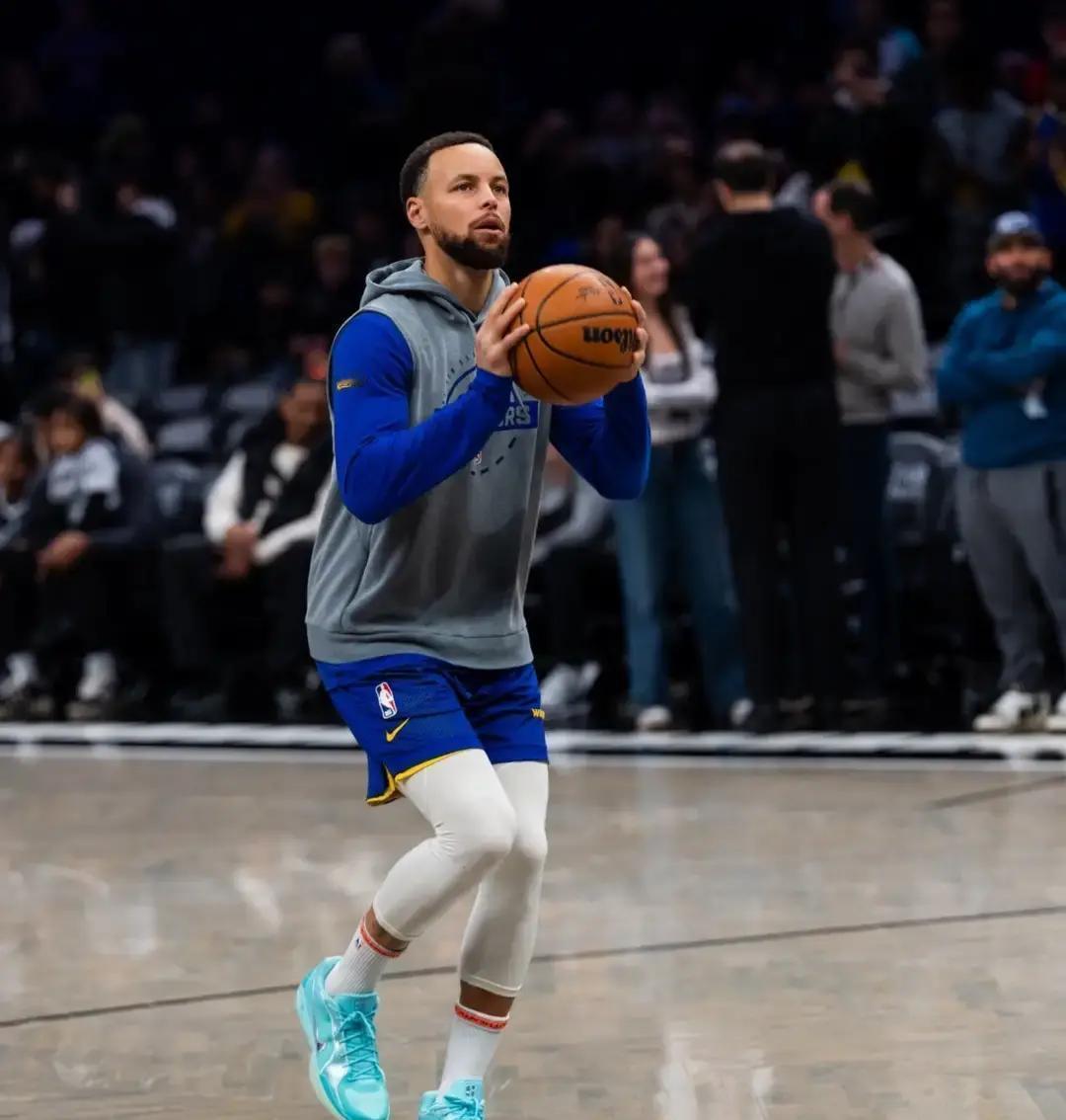 库里三分破3600！勇士120-107篮网
 
这球看得我手心冒汗。库里开场就扔