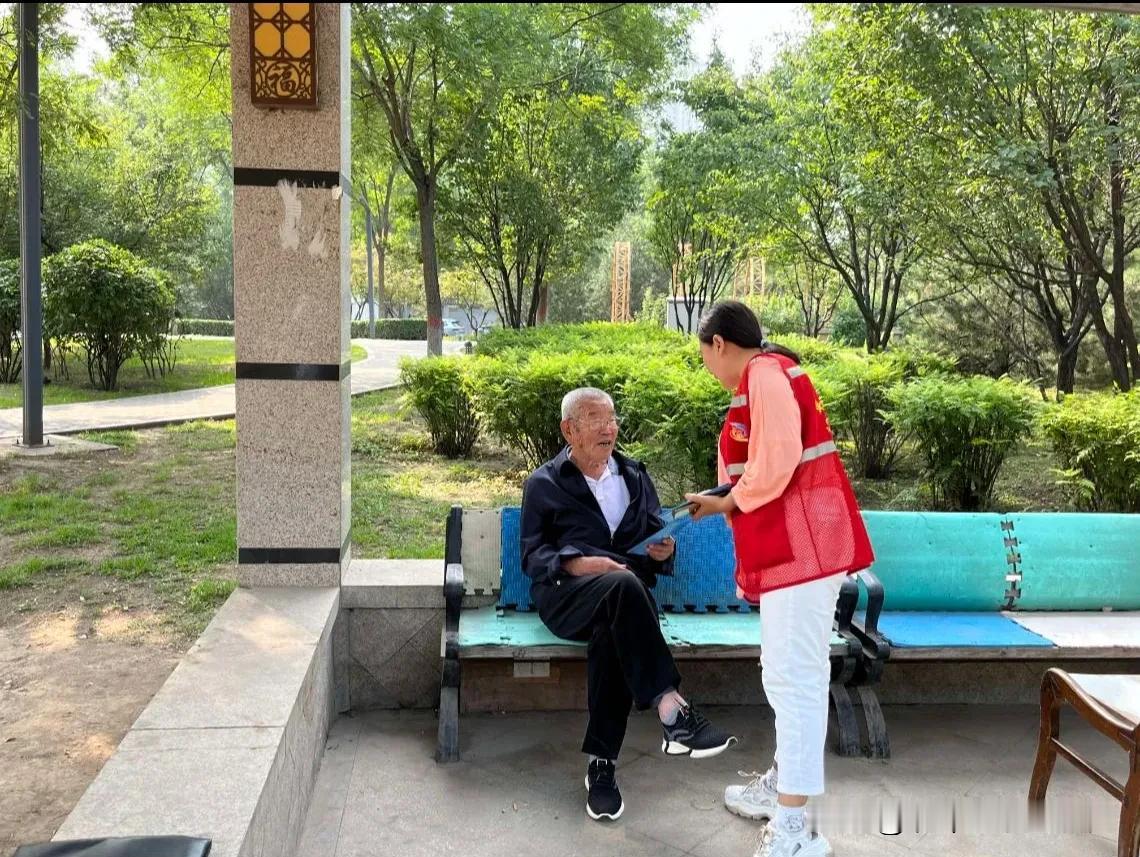 万柏林区和平街道西线社区：精准反诈宣传 筑牢居民防护墙

近日，万柏林区和平街道