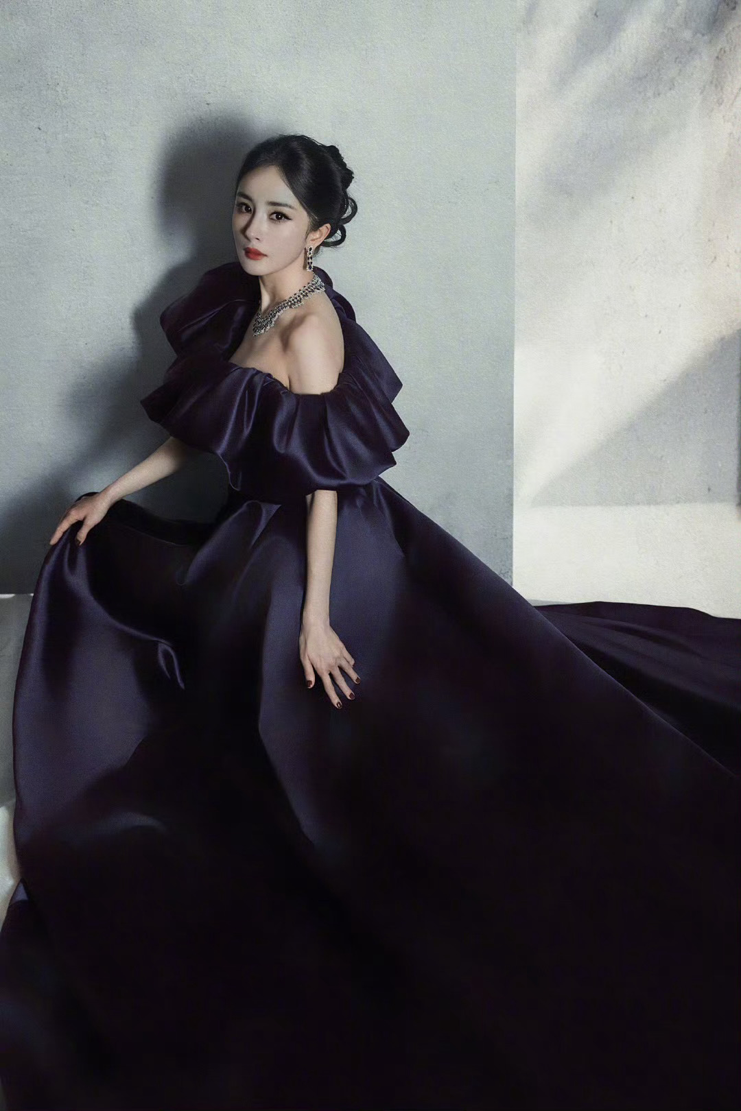 杨幂微博之夜出图，美神降临 