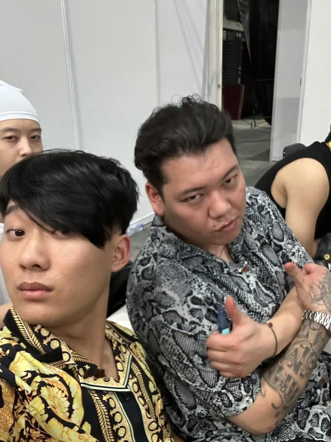 严浩翔8月第一个好消息 李文儿也是让你搂上严浩翔了[左哼哼] ​​​