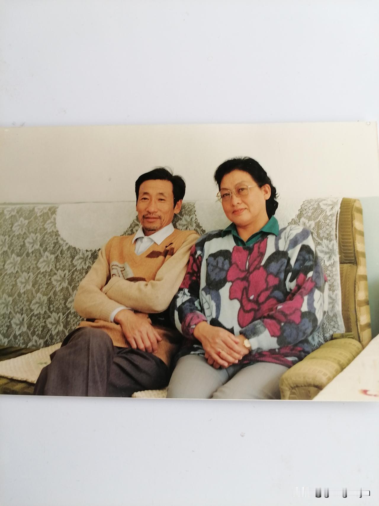 我和老伴同乡又是邻居，两小無猜青梅竹马，又同在大连读大学，都是学化工专㐀，毕㐀后