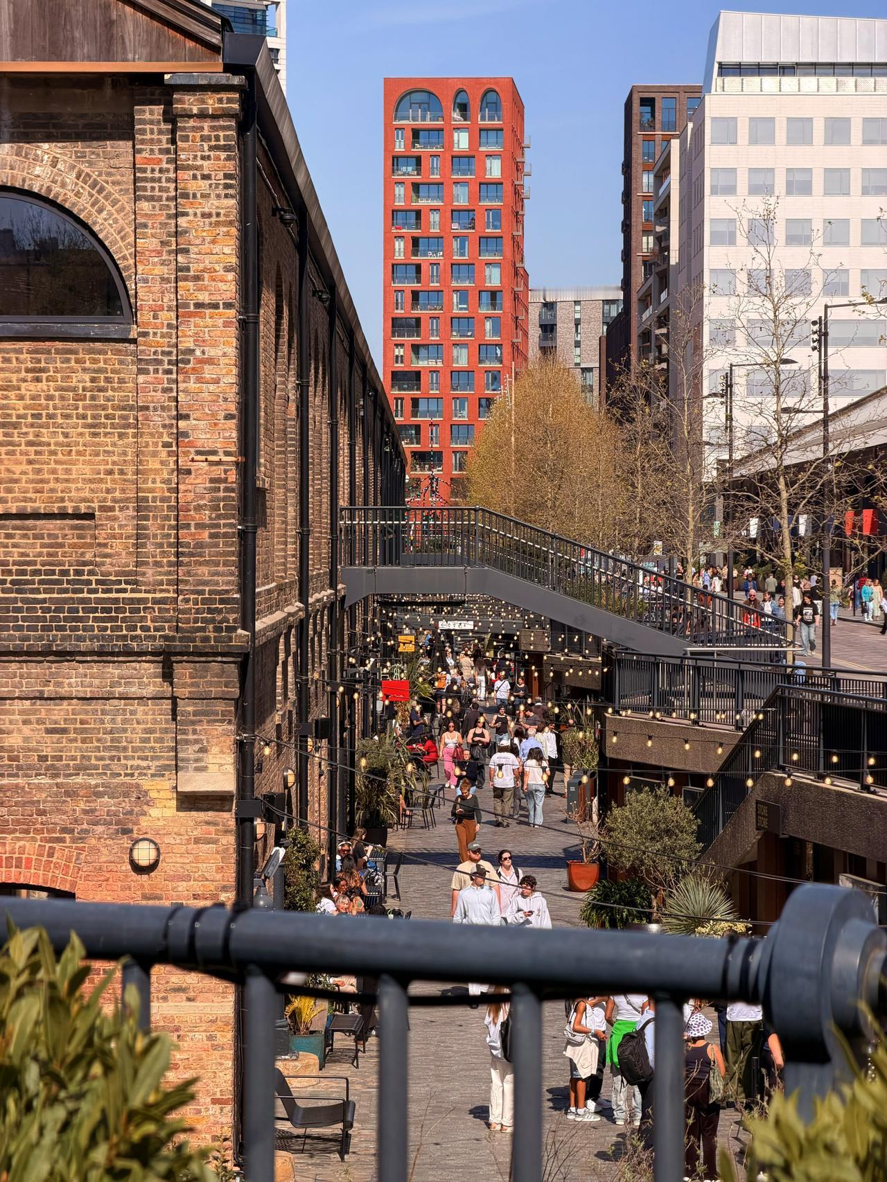 午餐时间伦敦的气氛