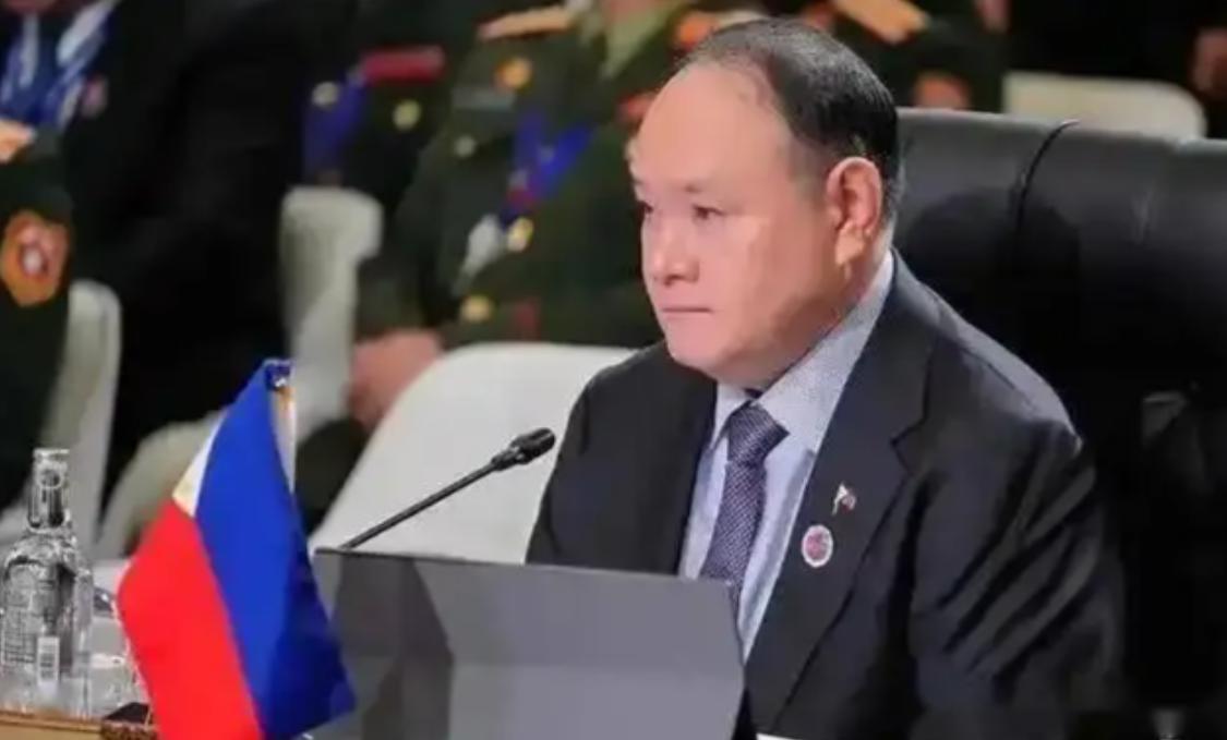 被中国拉入制裁黑名单的菲律宾防长特奥多罗，罕见在台湾问题上向中国喊话，妄称：“应