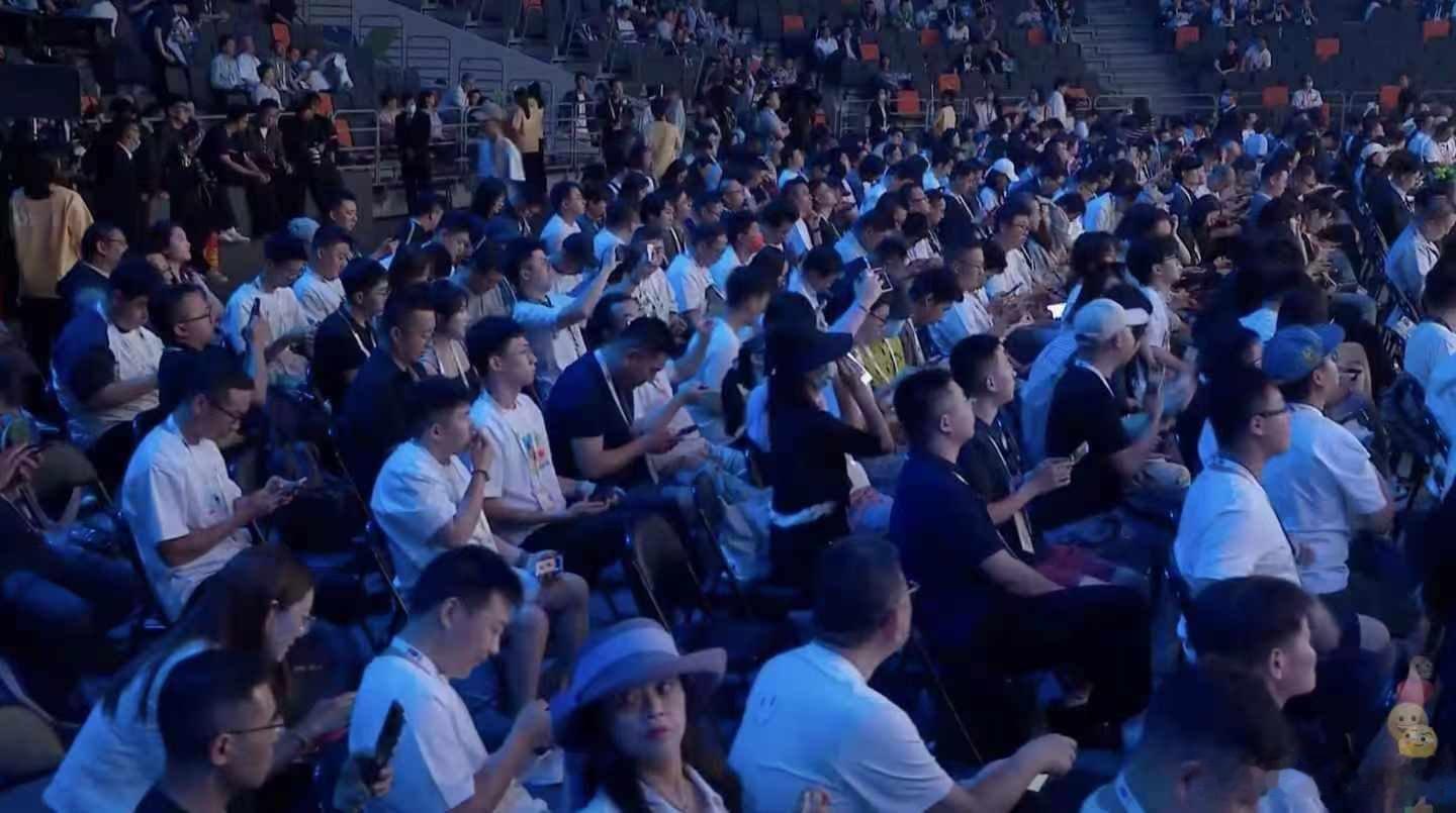 nova14仅用24天销量超100万 从24天销量超100万这个数据来看，大家对