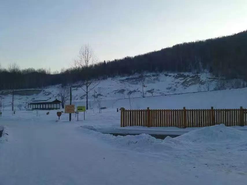 读《反对本本主义》。
这篇文章写于1930年，是为了反对当时红军中的教条主义思想