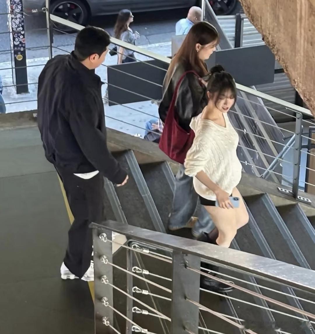 网友偶遇柳智敏看展 生图打几分 ​​​