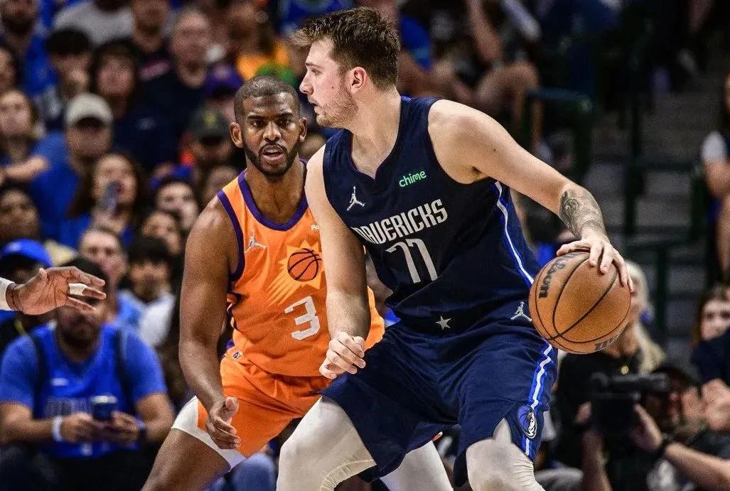 保罗六犯毕业，太阳客场不敌独行侠，系列赛大比分来到2-2。天王山之战将在太阳主场