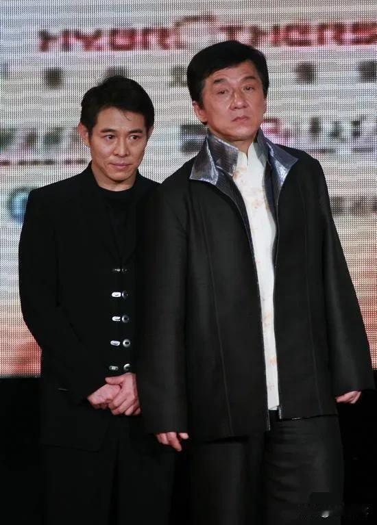 功夫巨星，著名导演，成龙说：我认识李连杰的时候很早，那时候他还是个小孩子，当然了