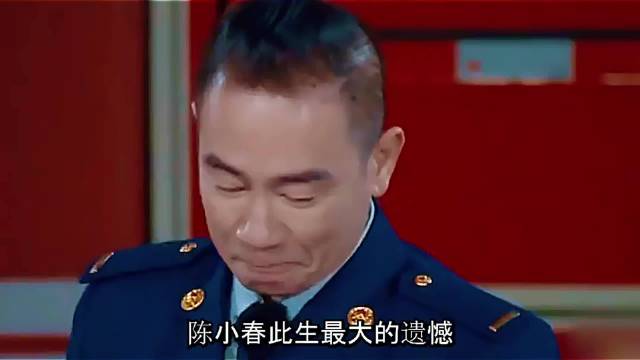 陈小春的弟弟被送人原来是因为他小时候的一个无心之举，在电线杆发现出3000元收养孩子的启示，回家告诉