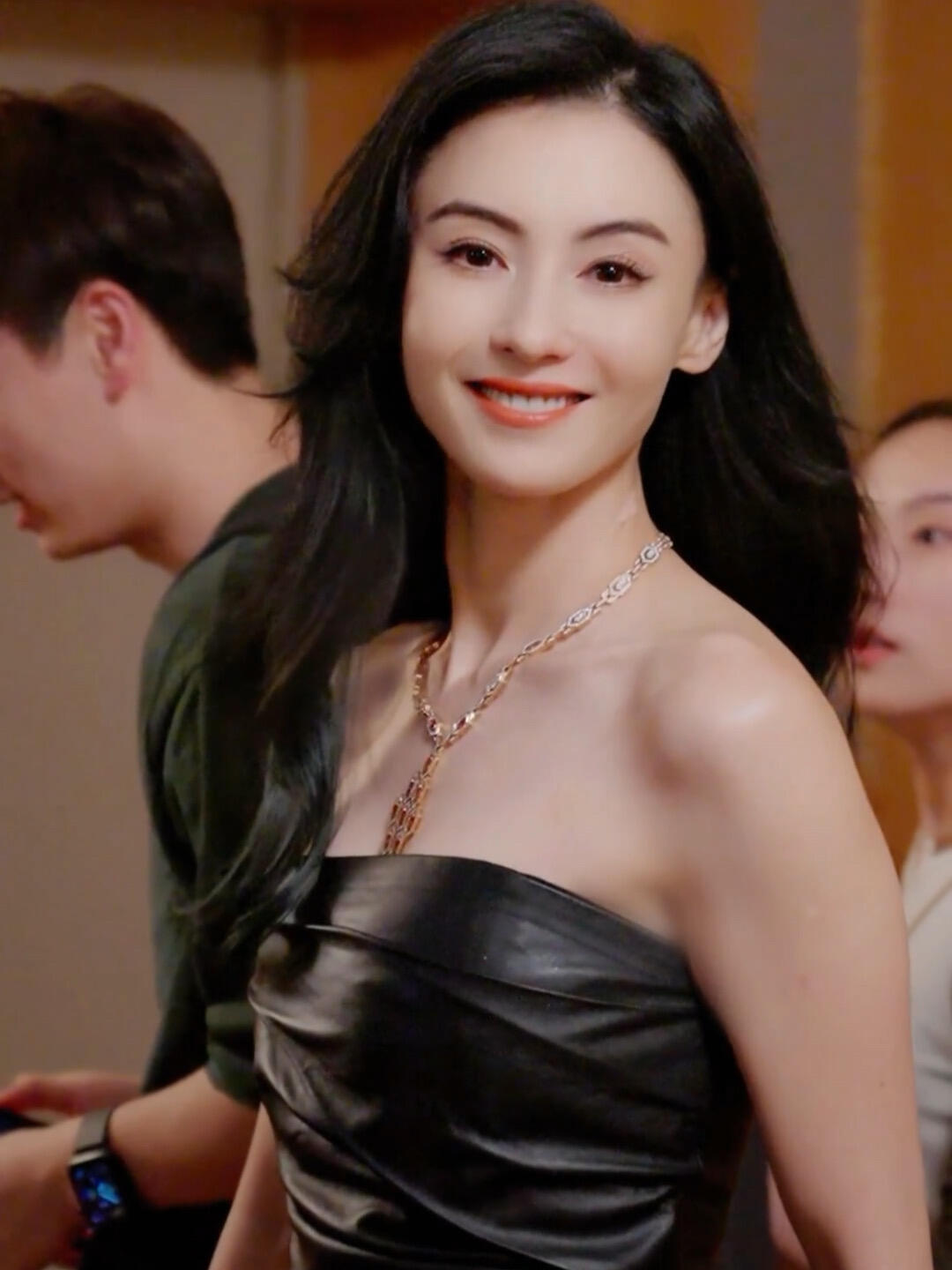 张柏芝圈内人缘张柏芝圈内口碑总有人酸她“过气”，笑死，请看这份演唱会嘉宾名单：张