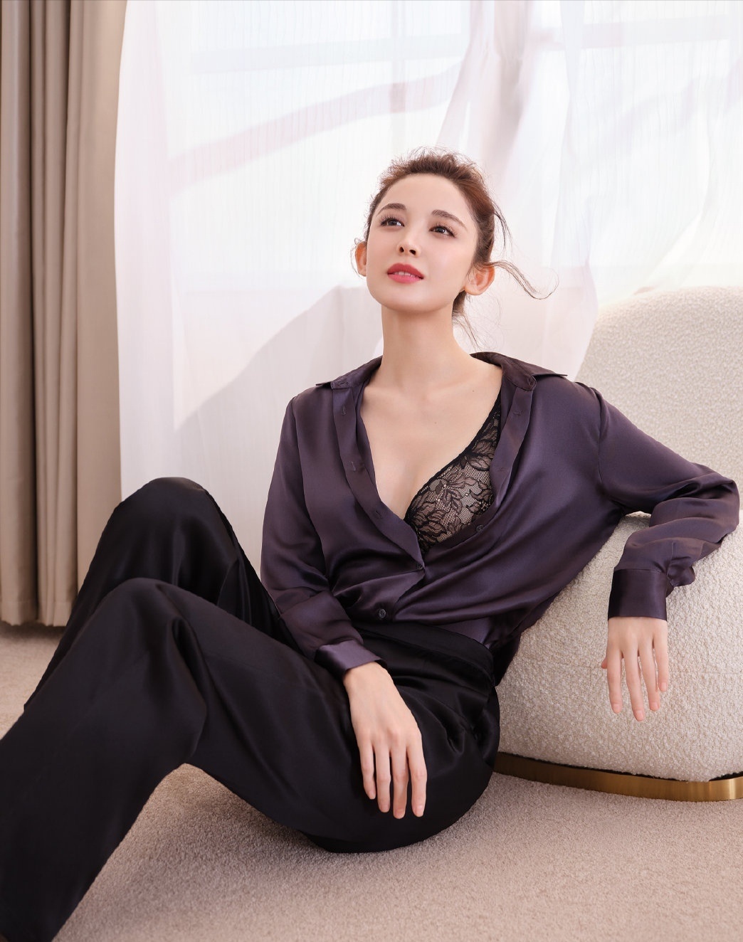 古力娜扎的一组代言美图集，姐姐怎样穿都很美！ 