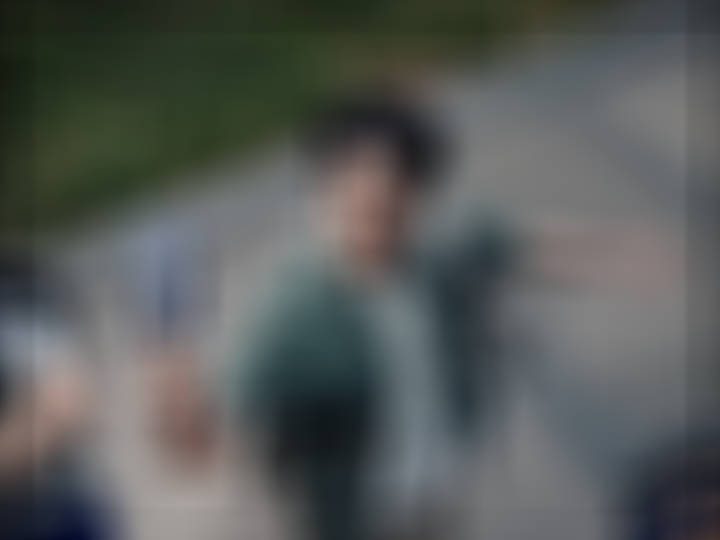 龚俊和蒙牛续杯青春 龚俊拍的这个世界杯宣传片好有质感阿，竟然被感动到了！而且龚俊