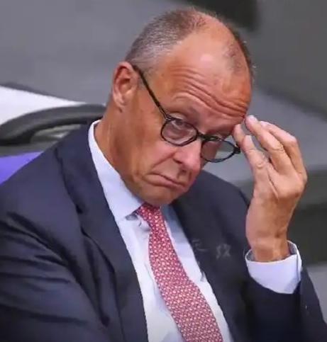 【民调为何近八成德国人认为默茨"不适合"当总理】
   近八成德国人认为默茨不适