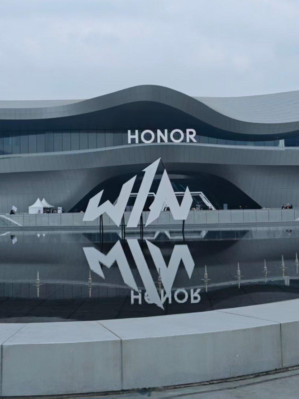 一会荣耀WIN就来了，大家卖觉得多少合适这次有两个版本：标准版是WIN RT，P