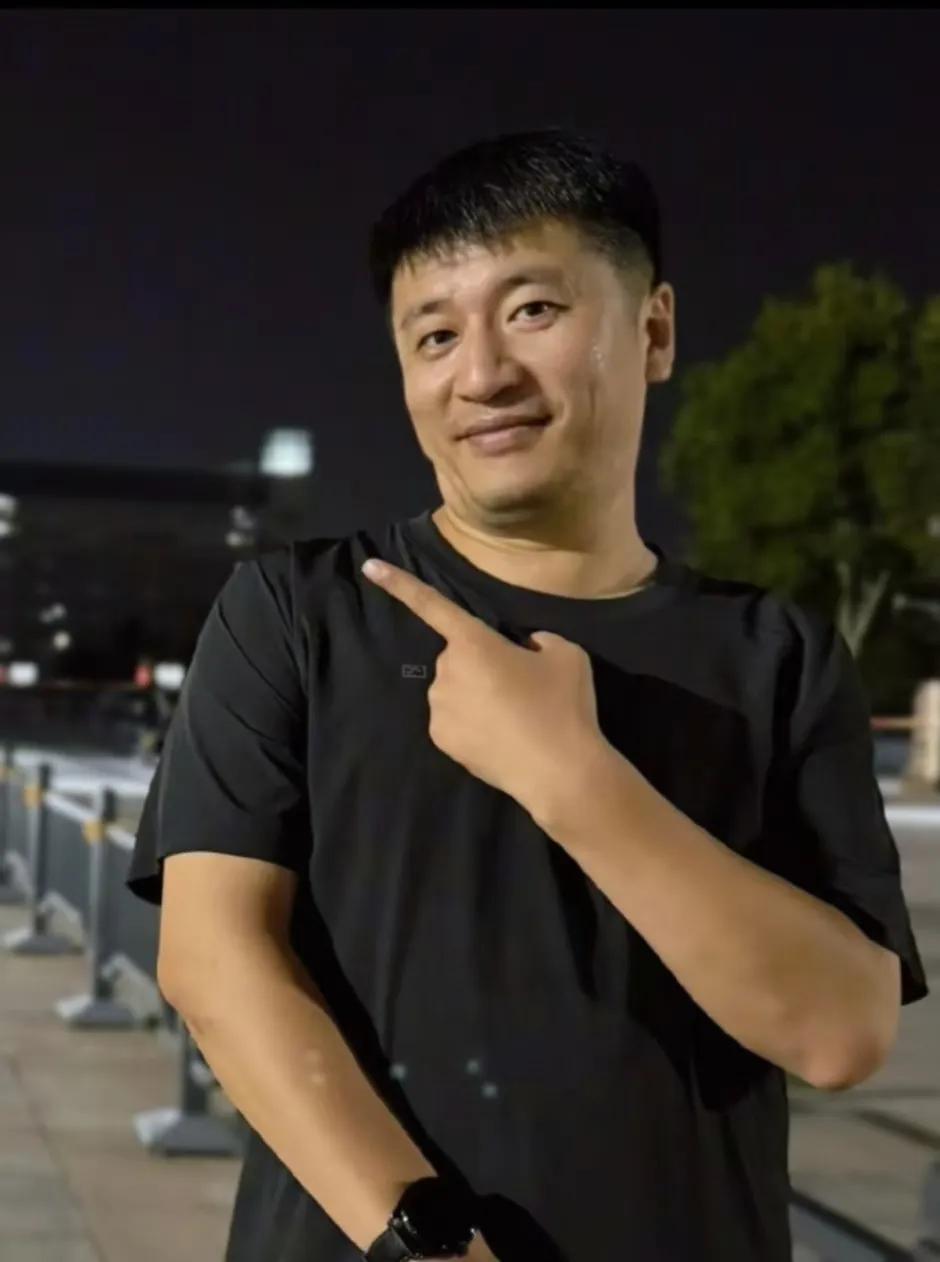 面相是骗不了人的，
 
不信你看看张雪峰，说的真准。
 
你看张雪峰应该是刚夜跑