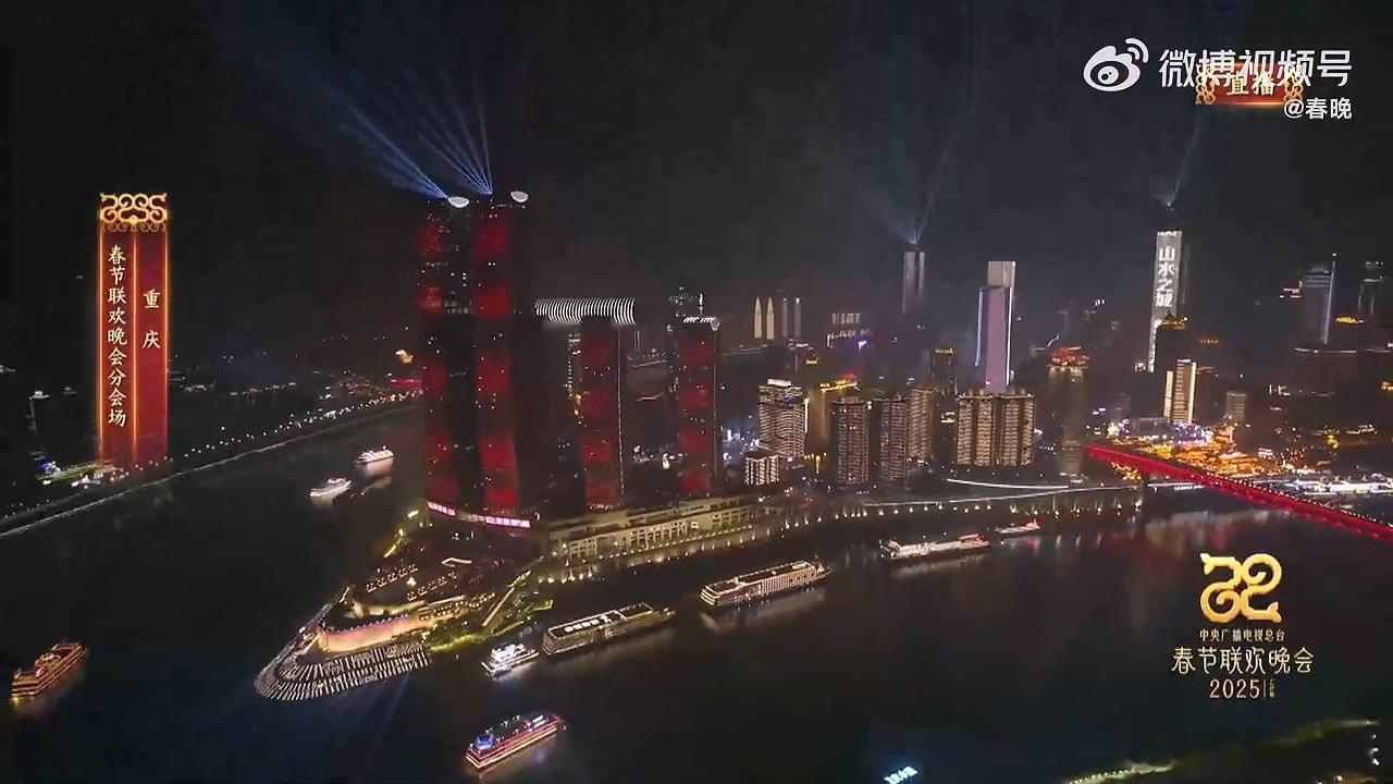 苏有朋陈伟霆张艺兴组成老虎队  看春晚开场，三位男神站一起，太帅了，老虎队真成团