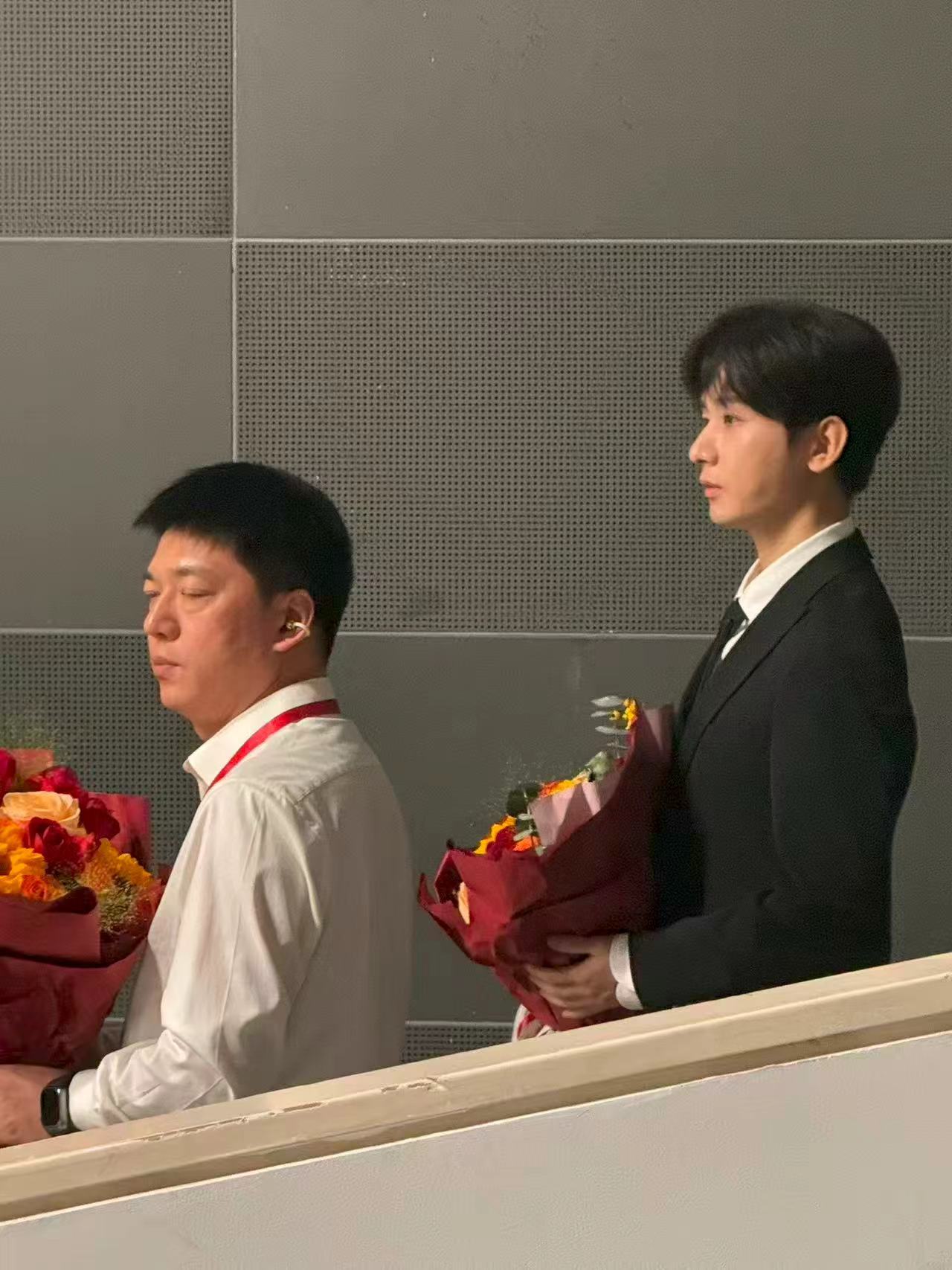 成毅饰演王轩青年王展飞泪眼模糊，替成毅老师开心，花真的开了～优秀的青年演员傅诗淇