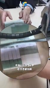 #2000元整捆纸币取出20万即视感#1月23日（采访时间），四川成都。市民马女