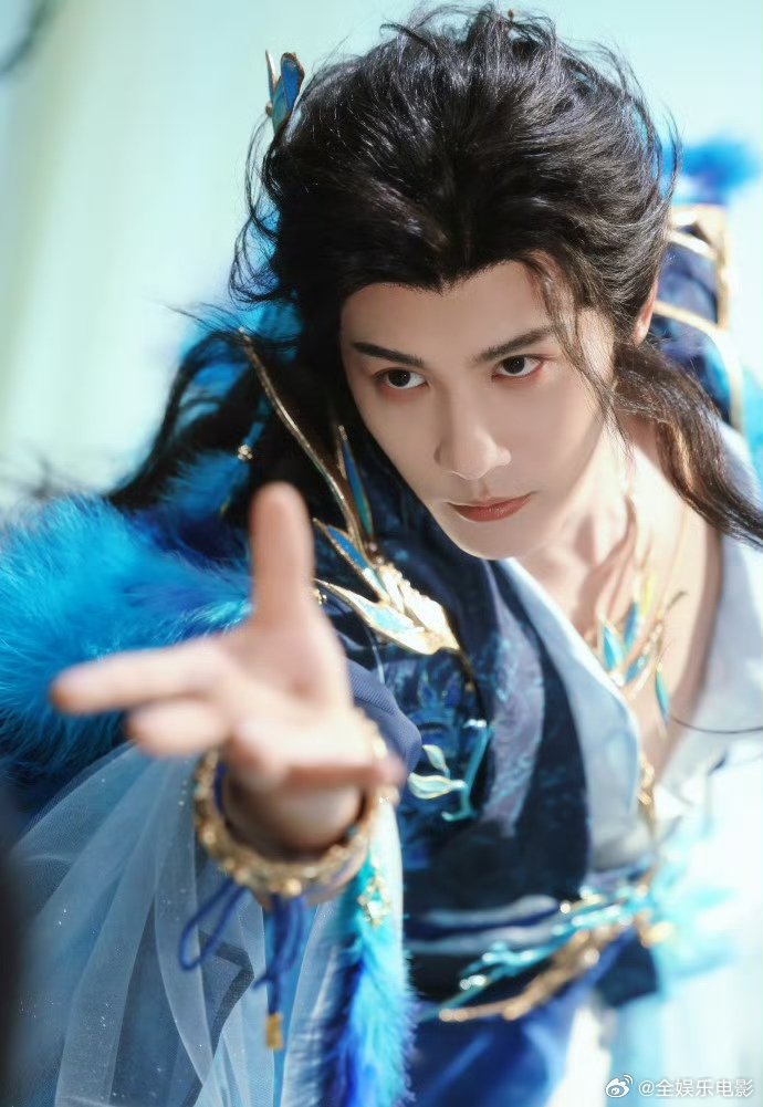 郑业成COS青鸟郑业成COS青鸟，美人师兄果然名不虚传，真的很美！郑业成COS倩