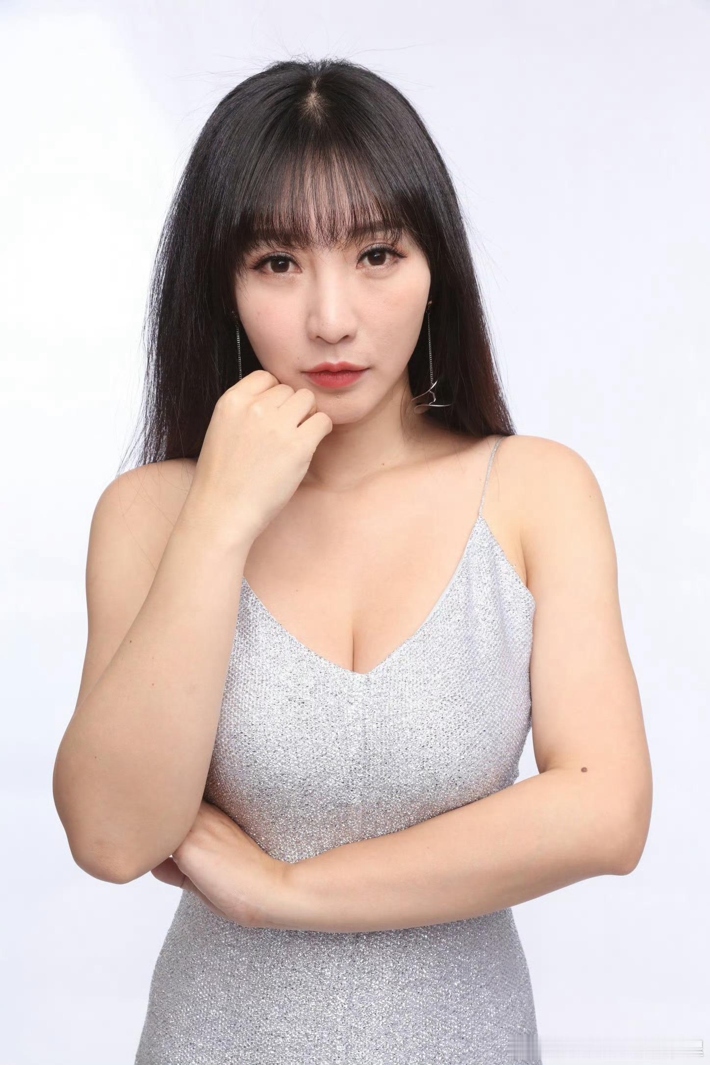 柳岩体面柳岩吊带生图（qiu）[色] ​​​