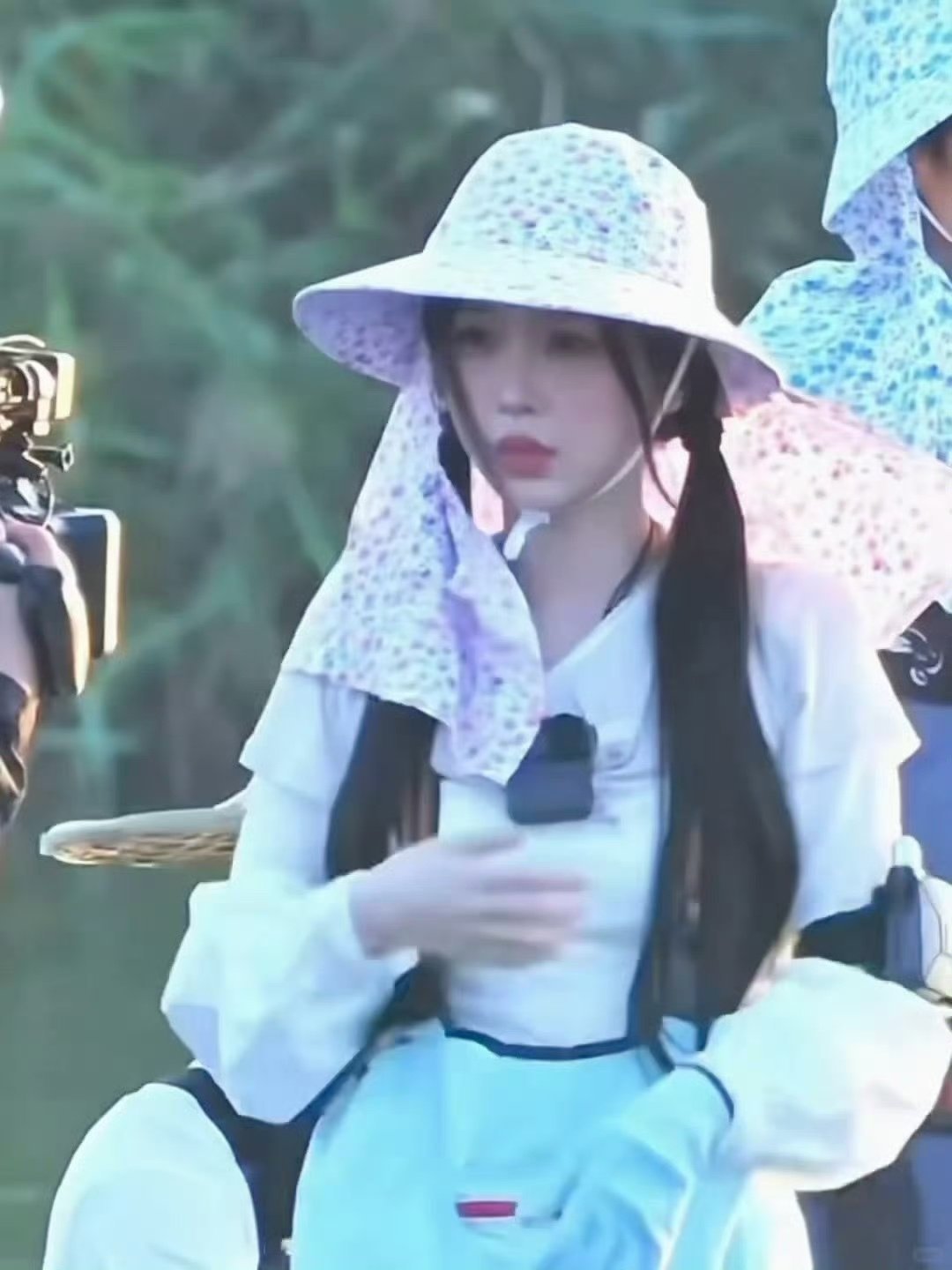 虞书欣双马尾捉鱼路透这真的是萌妹当中的萌妹啊。 ​​​