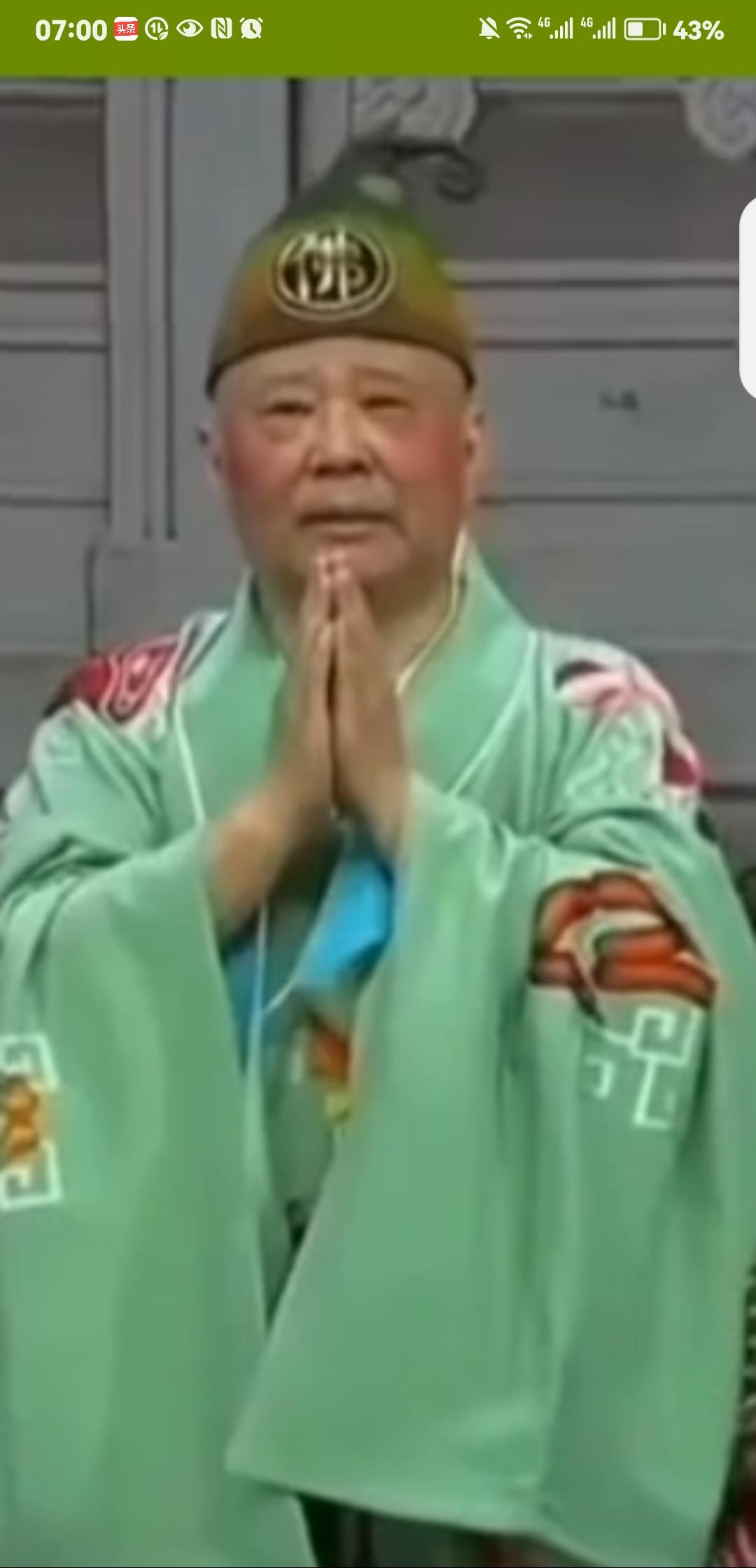 今早刷到听风的蚕的视频，专题吐槽郭德纲魔改红歌，其中我捕捉一句话，意思说郭德纲改
