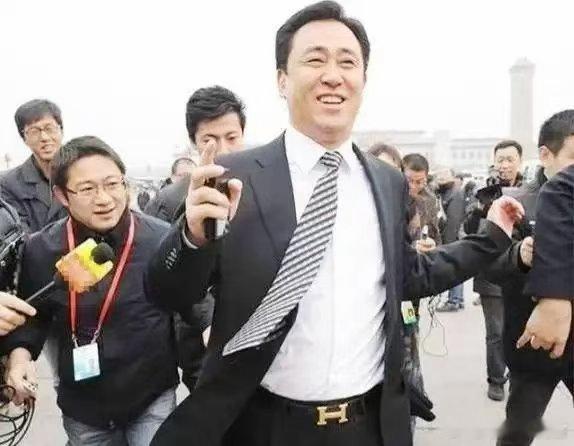 东乡记事（3090）当初恒大招白珊珊进歌舞团的时候，我就不看好。古有白素贞，许仙