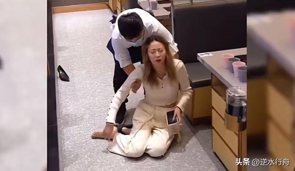 不听老人言吃亏在眼前，这个女人不顾父母的反对执意要嫁给山区出来的同事，婚后男方父