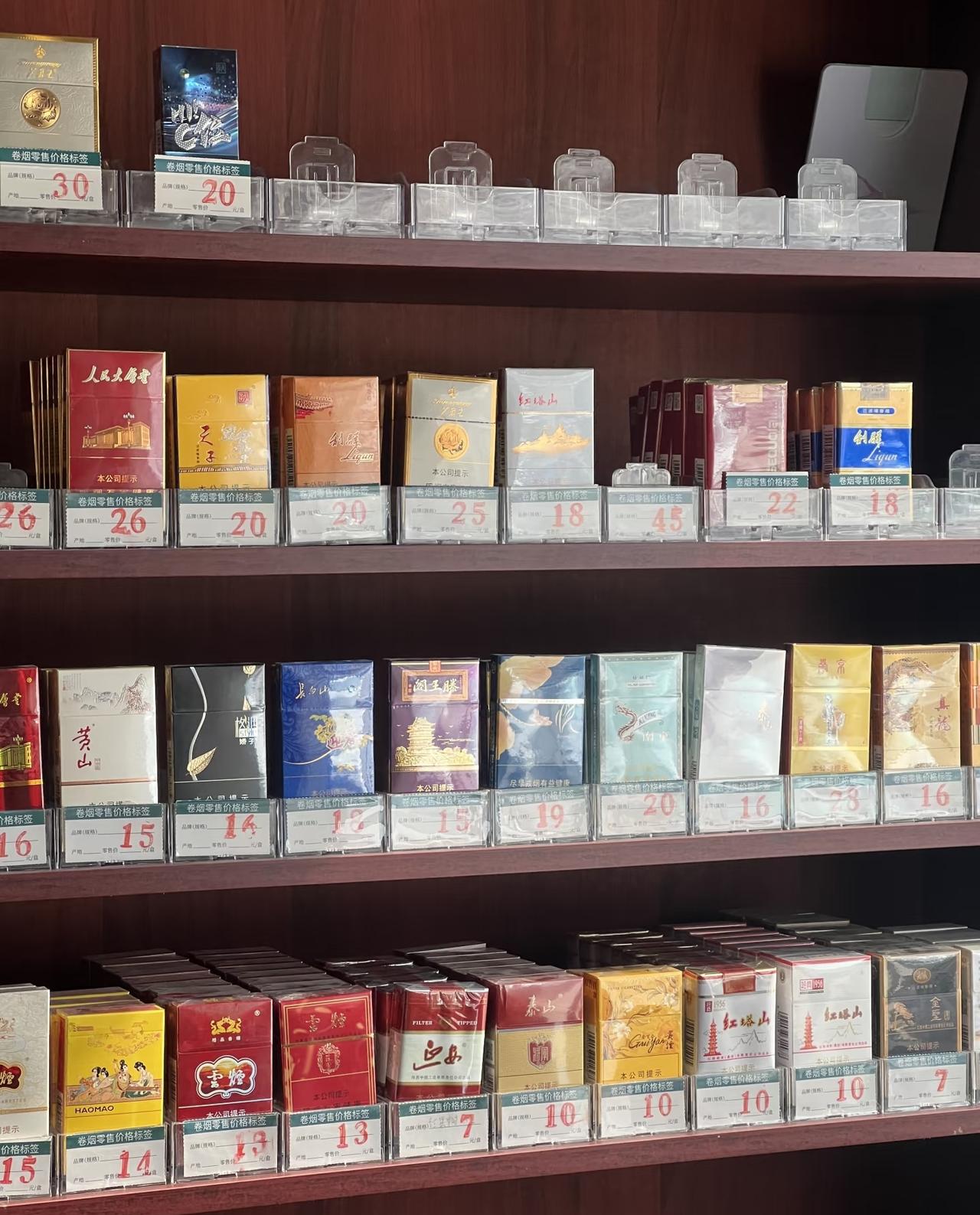 现在还有售卖7块钱香烟的超市，真的已经非常难得了。我们这边超市最便宜的香烟是12