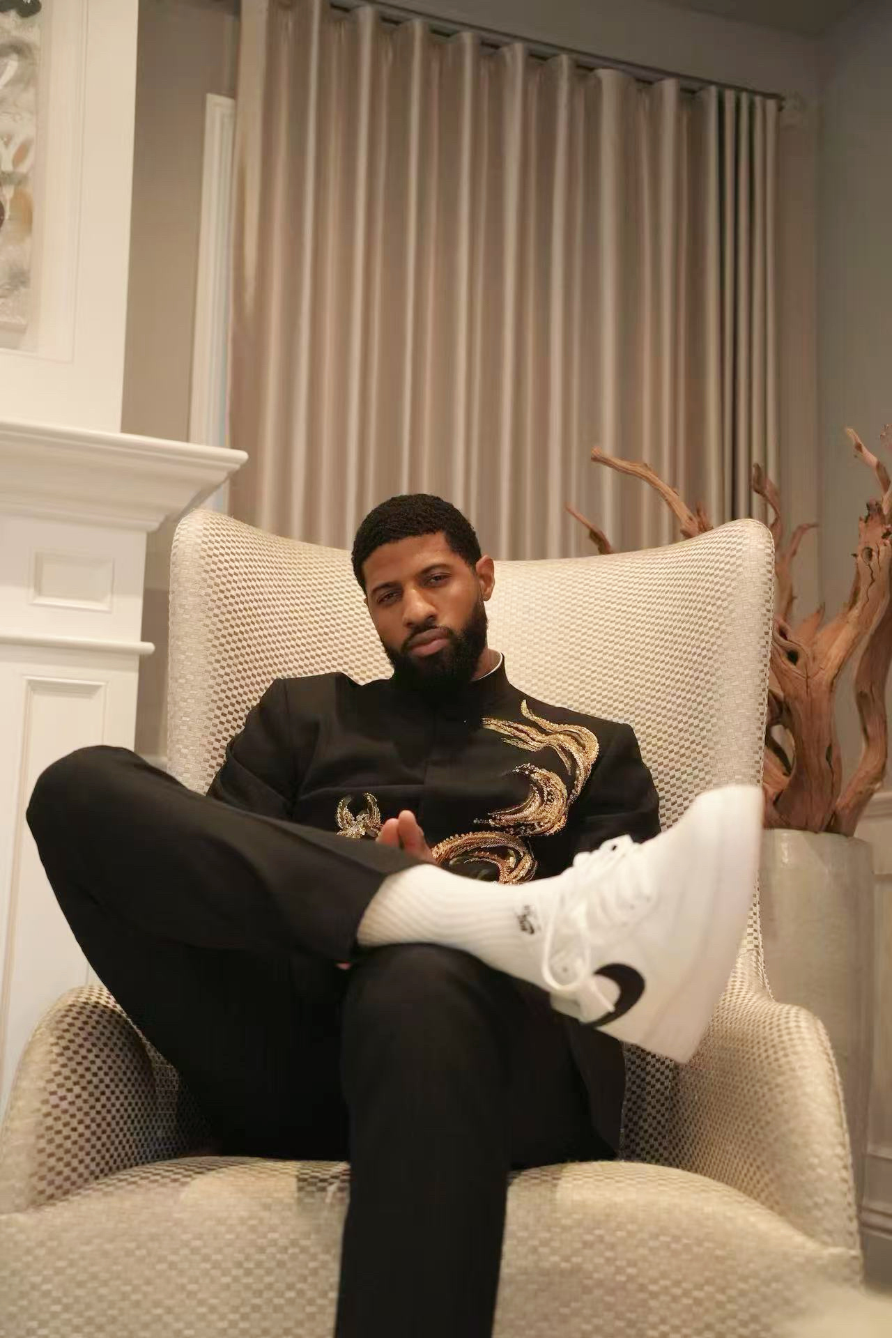 来自烤肉姐的分享！记得点赞取图哈～送上几张保罗·乔治最新拍摄的中式风格无滤镜版写