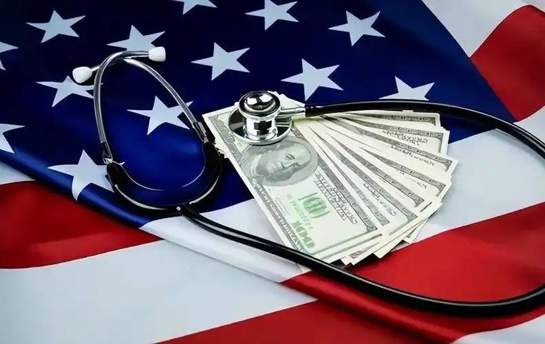 24 岁美国工程师打三份工，医保预约等 3 个月，急诊自付 150 刀？
之前和
