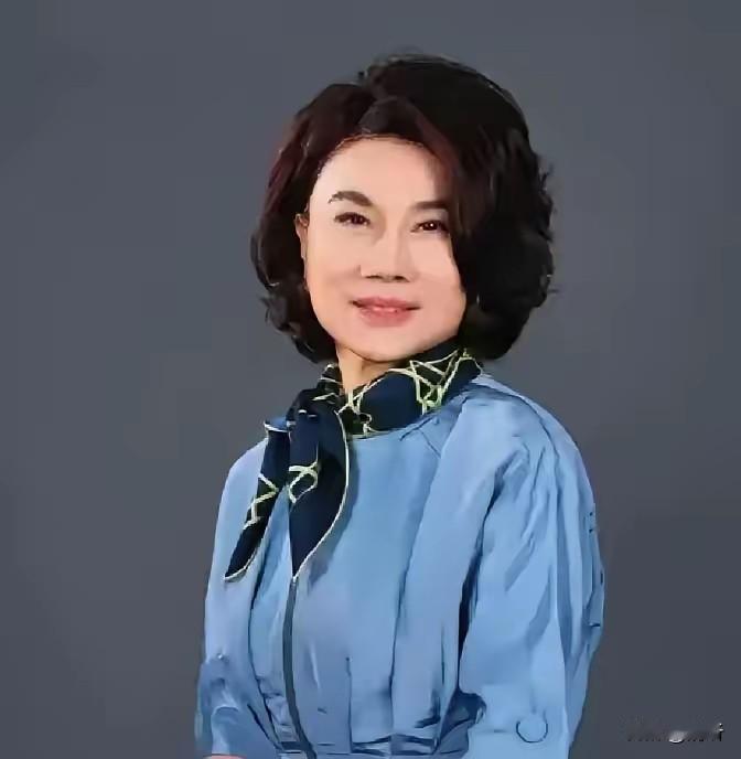 身价百亿的铁娘子董明珠，回乡遭亲哥冷遇，二十年兄妹陌路令人唏嘘
 
谁能想到，在