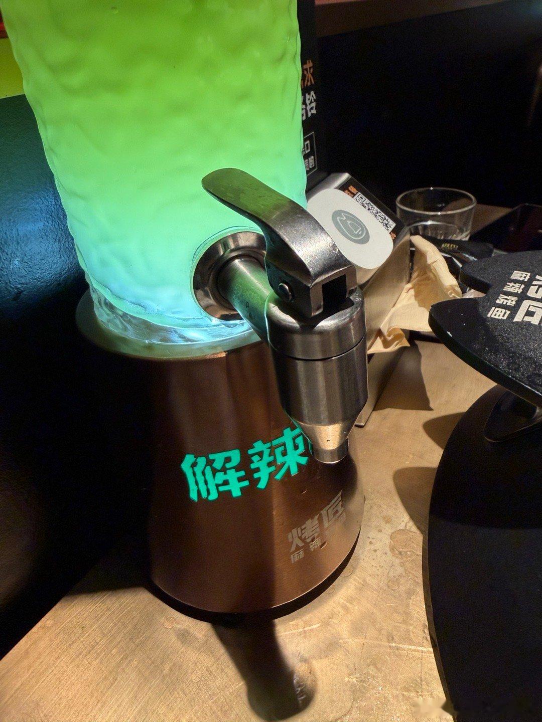 最近刷到烤匠新闻好几次，说要排队好几个小时。刚好5点饿了，还没排队就来体验一下。