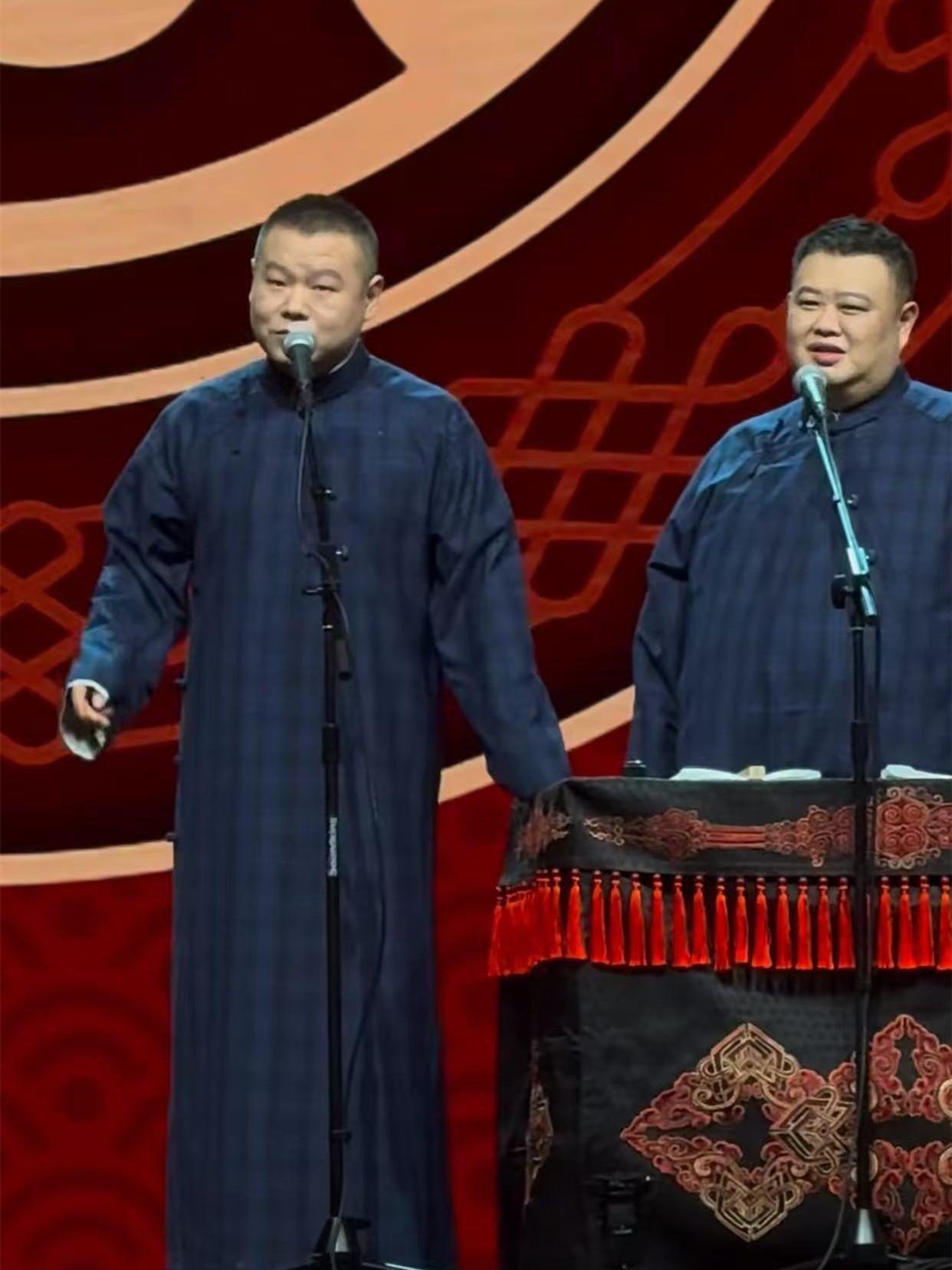 岳云鹏是把演唱会和相声专场玩得明明白白。演唱会，带着搭档孙越登台说相声。相声专场