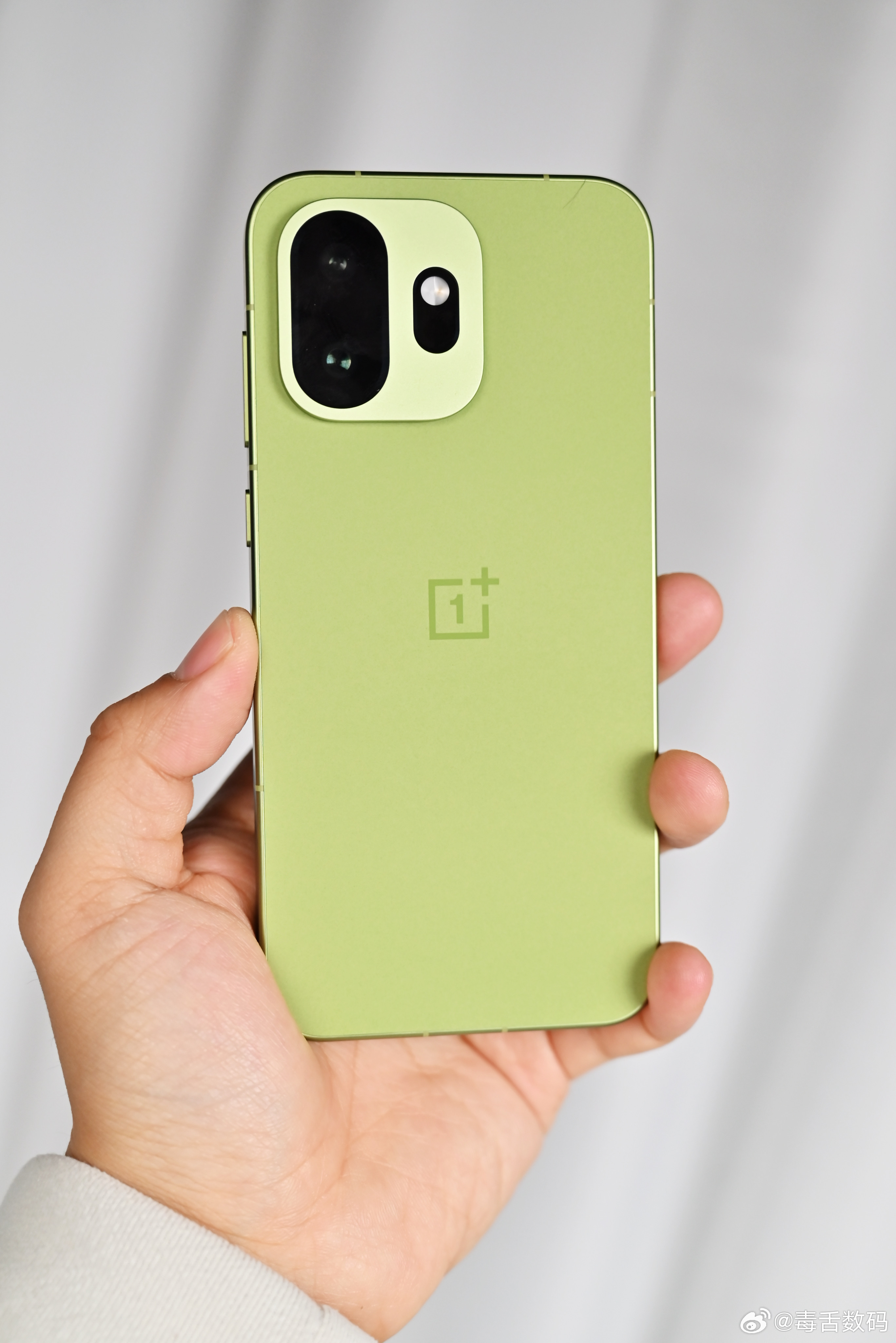 一加15T续航真的顶，昨天整整测试了一天！忘记充电了…今天来工作室一看还有40%