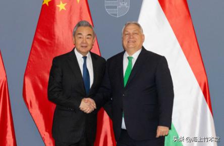 匈牙利：对乌克兰下手了

近日一场“掐脖子”与“断粮草”的较量在匈牙利和乌克兰之