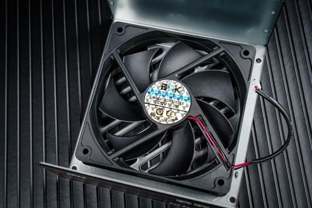 耕升星极破冰1000D电源评测 足千瓦超白金水准