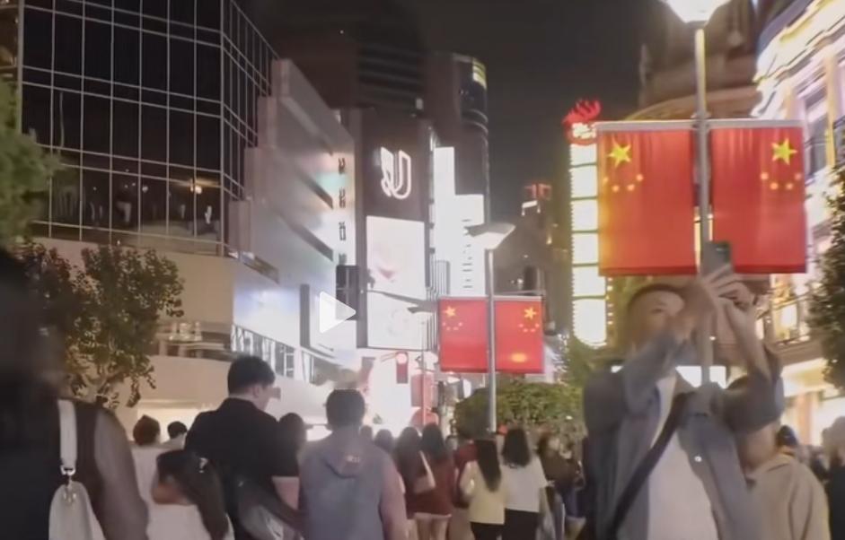 马斯克曾经公开喊话全世界都该来中国看一看，疯狂安利中国旅行，实打实化身顶级“中吹