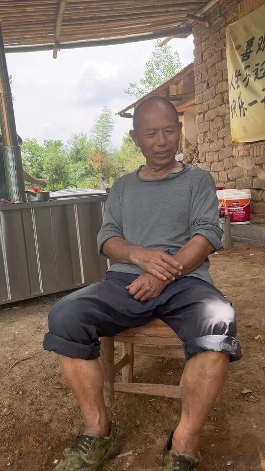 农村光棍成灾，以后谁来给他们养老？专家都摇头！

来源:鸿雁深蓝在农村

我村里