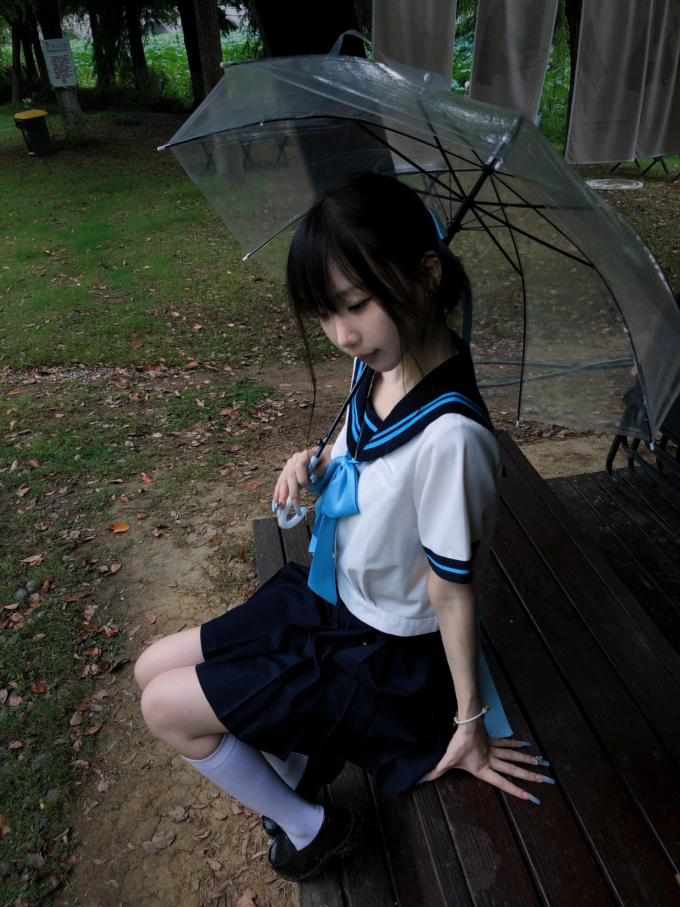 永不停息的雨季 是我潮湿的眼底回忆锈色的湖
