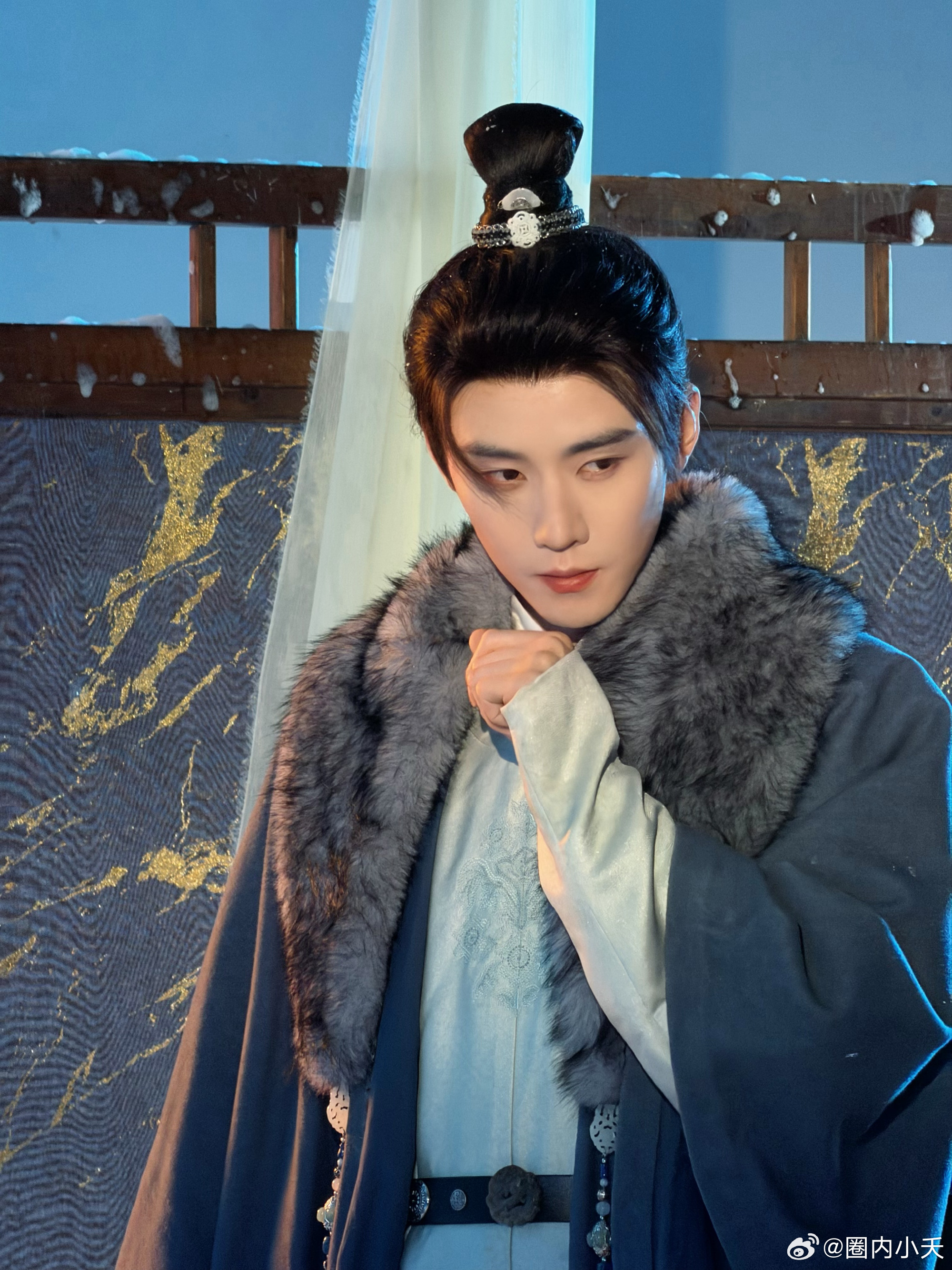 任豪的李怀安还有售后 飘雪映烛火，梦回初见时的李大人。任豪用一组写真圆满了角色的