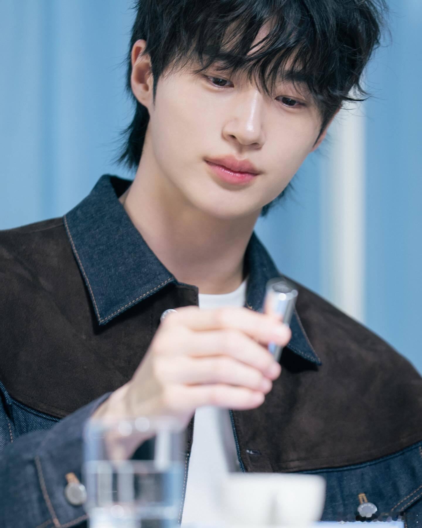 边佑锡x VOGUE X Prada beautyBehind Photo 📸