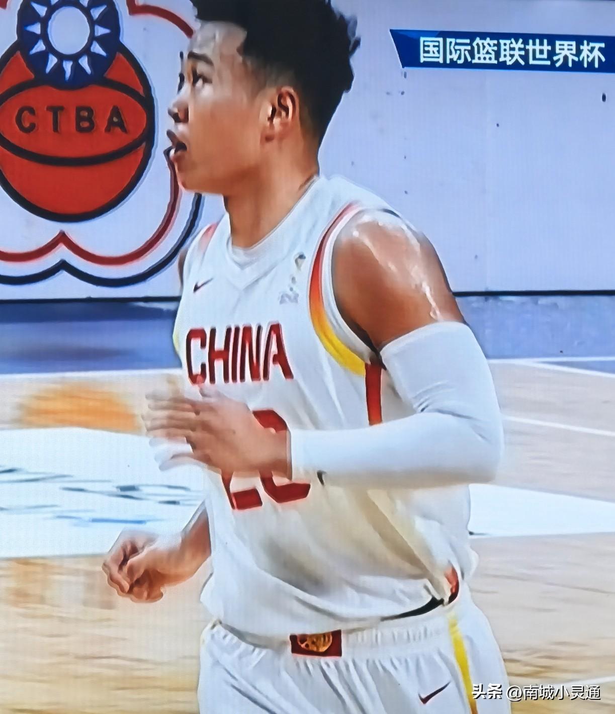 中国男篮关键时刻还是看贺希宁啊，今天中国男篮打中国台北队打的比较艰难，半场结束被