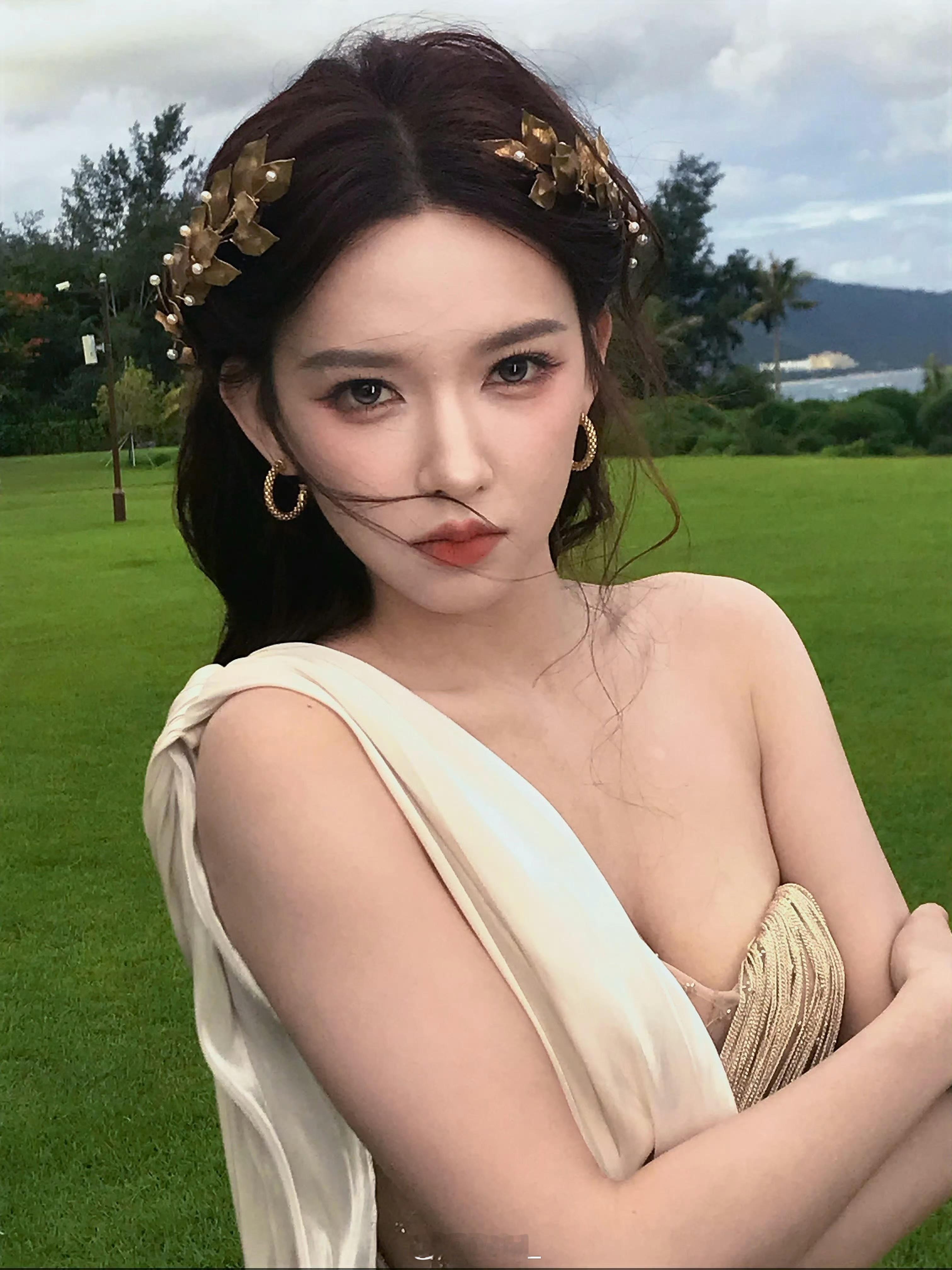 果然是奶潇，简直是真人芭比啊 