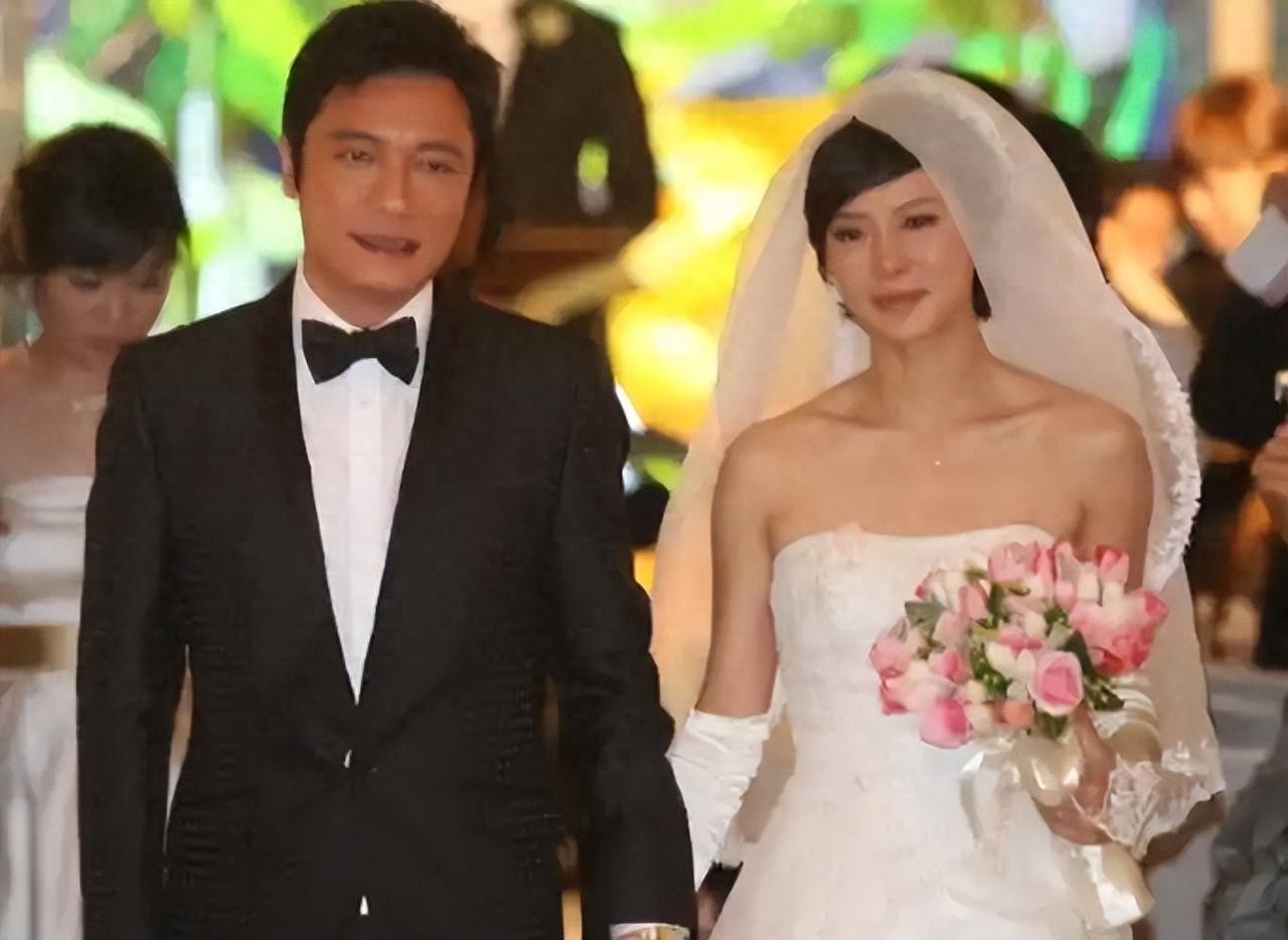 2008年，影帝罗嘉良把所有资产豪宅都留给了老婆方敏仪，并承诺按月给儿子生活费，