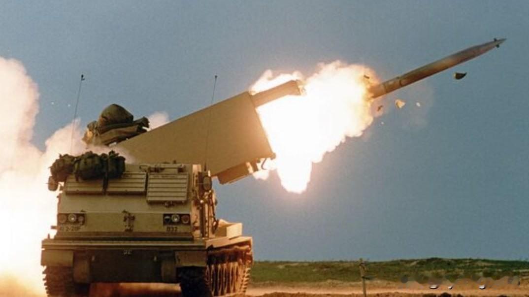 🇦🇺🇺🇸澳大利亚正准备在2026年3月前生产首批GMLRS导弹。

首批