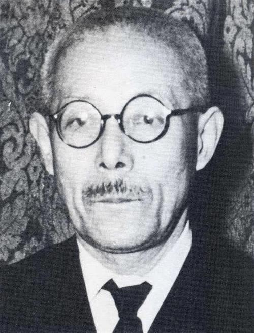 1938年，日本国内，高中生上课一丝不挂地接受军国主义的熏陶时，留下的老照片，镜