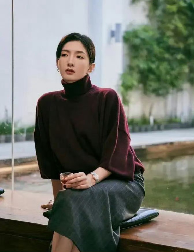 江疏影和她名字一样美江疏影掉队的这两年：不是年龄的错，而是她离“活人感”越来越远